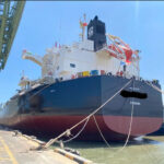Hình ảnh vận chuyển thép cuộn bằng tàu rời tại cảng Phú Mỹ – Morris Shipping